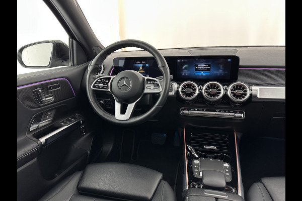 Mercedes-Benz Glb 200 Business Solution Luxury (INCL-BTW) *PANO | LEATHER | FULL-LED | AMBIENTLIGHT | HEATED-SPORTSEATS | WIDESCREEN-DIGICOCKPIT | DAB+ | NAVI-FULLMAP | CAMERA | PRIVACYGLASS | LANE-ASSIST | DYNAMIC-SELECT | 18'