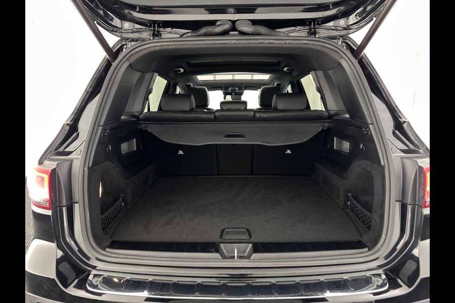 Mercedes-Benz Glb 200 Business Solution Luxury (INCL-BTW) *PANO | LEATHER | FULL-LED | AMBIENTLIGHT | HEATED-SPORTSEATS | WIDESCREEN-DIGICOCKPIT | DAB+ | NAVI-FULLMAP | CAMERA | PRIVACYGLASS | LANE-ASSIST | DYNAMIC-SELECT | 18'