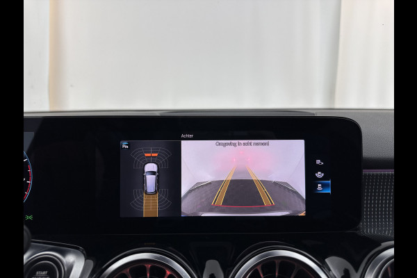 Mercedes-Benz Glb 200 Business Solution Luxury (INCL-BTW) *PANO | LEATHER | FULL-LED | AMBIENTLIGHT | HEATED-SPORTSEATS | WIDESCREEN-DIGICOCKPIT | DAB+ | NAVI-FULLMAP | CAMERA | PRIVACYGLASS | LANE-ASSIST | DYNAMIC-SELECT | 18'