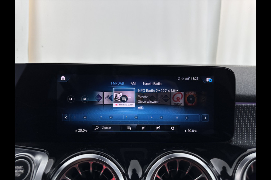 Mercedes-Benz Glb 200 Business Solution Luxury (INCL-BTW) *PANO | LEATHER | FULL-LED | AMBIENTLIGHT | HEATED-SPORTSEATS | WIDESCREEN-DIGICOCKPIT | DAB+ | NAVI-FULLMAP | CAMERA | PRIVACYGLASS | LANE-ASSIST | DYNAMIC-SELECT | 18'