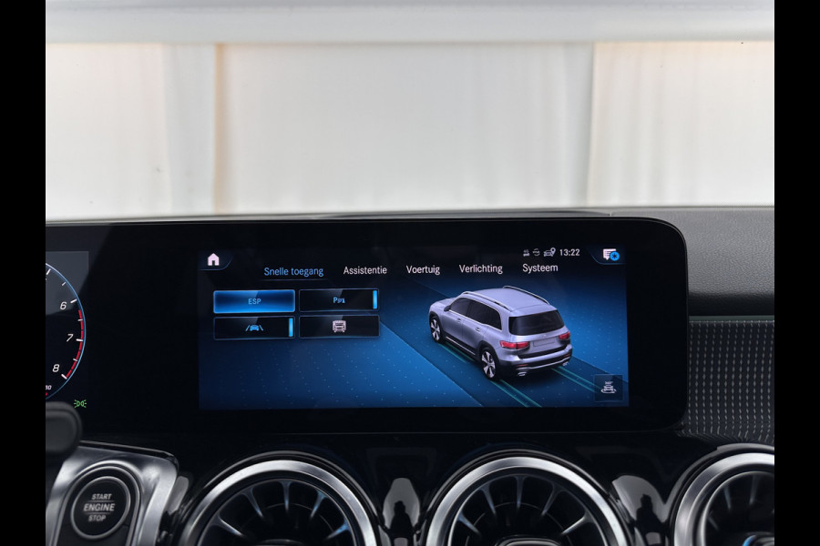 Mercedes-Benz Glb 200 Business Solution Luxury (INCL-BTW) *PANO | LEATHER | FULL-LED | AMBIENTLIGHT | HEATED-SPORTSEATS | WIDESCREEN-DIGICOCKPIT | DAB+ | NAVI-FULLMAP | CAMERA | PRIVACYGLASS | LANE-ASSIST | DYNAMIC-SELECT | 18'