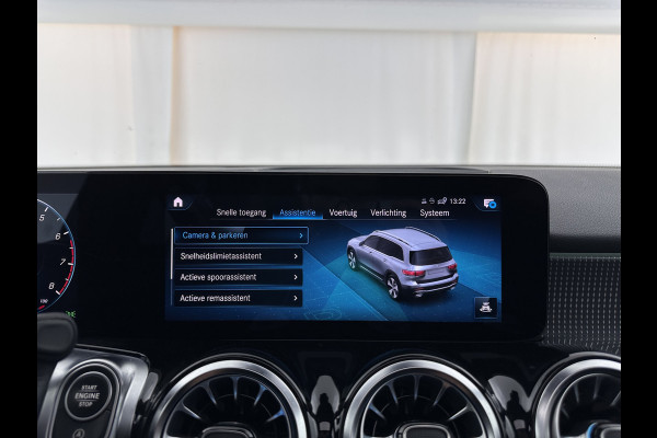Mercedes-Benz Glb 200 Business Solution Luxury (INCL-BTW) *PANO | LEATHER | FULL-LED | AMBIENTLIGHT | HEATED-SPORTSEATS | WIDESCREEN-DIGICOCKPIT | DAB+ | NAVI-FULLMAP | CAMERA | PRIVACYGLASS | LANE-ASSIST | DYNAMIC-SELECT | 18'