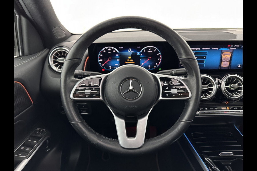 Mercedes-Benz Glb 200 Business Solution Luxury (INCL-BTW) *PANO | LEATHER | FULL-LED | AMBIENTLIGHT | HEATED-SPORTSEATS | WIDESCREEN-DIGICOCKPIT | DAB+ | NAVI-FULLMAP | CAMERA | PRIVACYGLASS | LANE-ASSIST | DYNAMIC-SELECT | 18'
