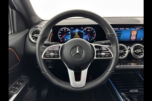 Mercedes-Benz Glb 200 Business Solution Luxury (INCL-BTW) *PANO | LEATHER | FULL-LED | AMBIENTLIGHT | HEATED-SPORTSEATS | WIDESCREEN-DIGICOCKPIT | DAB+ | NAVI-FULLMAP | CAMERA | PRIVACYGLASS | LANE-ASSIST | DYNAMIC-SELECT | 18'