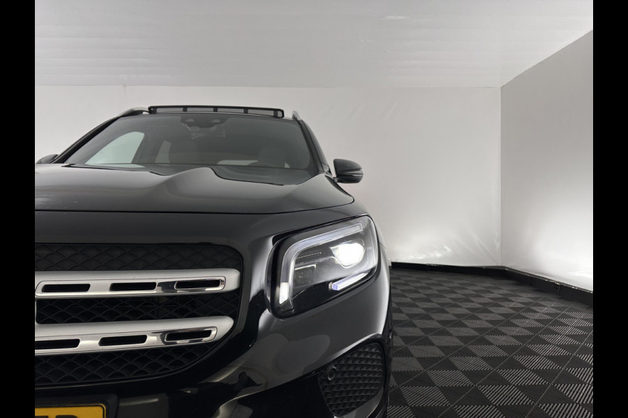 Mercedes-Benz Glb 200 Business Solution Luxury (INCL-BTW) *PANO | LEATHER | FULL-LED | AMBIENTLIGHT | HEATED-SPORTSEATS | WIDESCREEN-DIGICOCKPIT | DAB+ | NAVI-FULLMAP | CAMERA | PRIVACYGLASS | LANE-ASSIST | DYNAMIC-SELECT | 18'