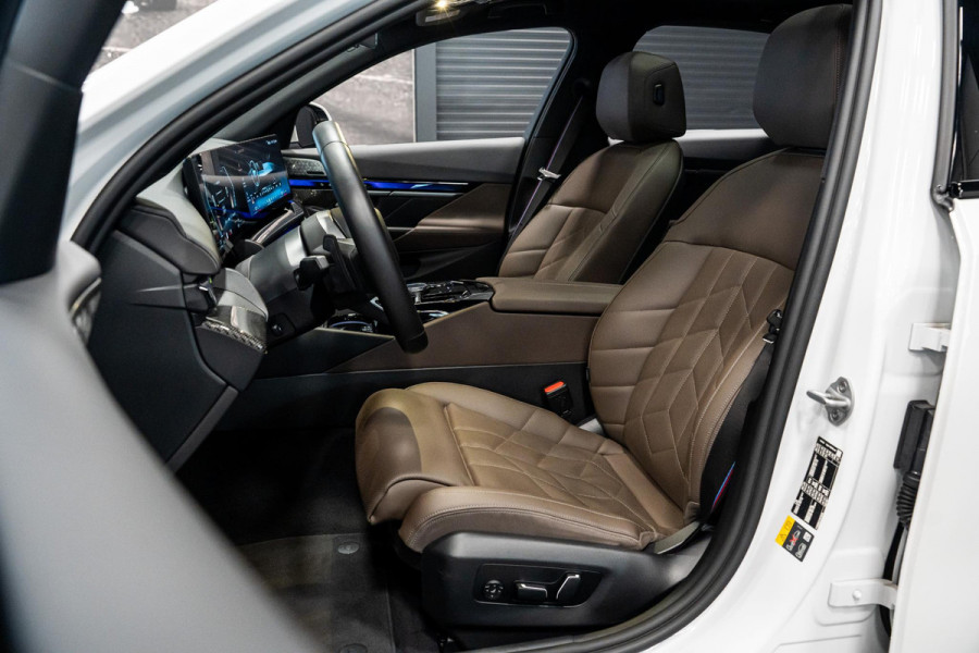 BMW 5 Serie 550e xDrive *M-Sport Pro / Bowers & Wilkins / Panorama / Stoelventilatie / HUD / Surround-view / Keyless*