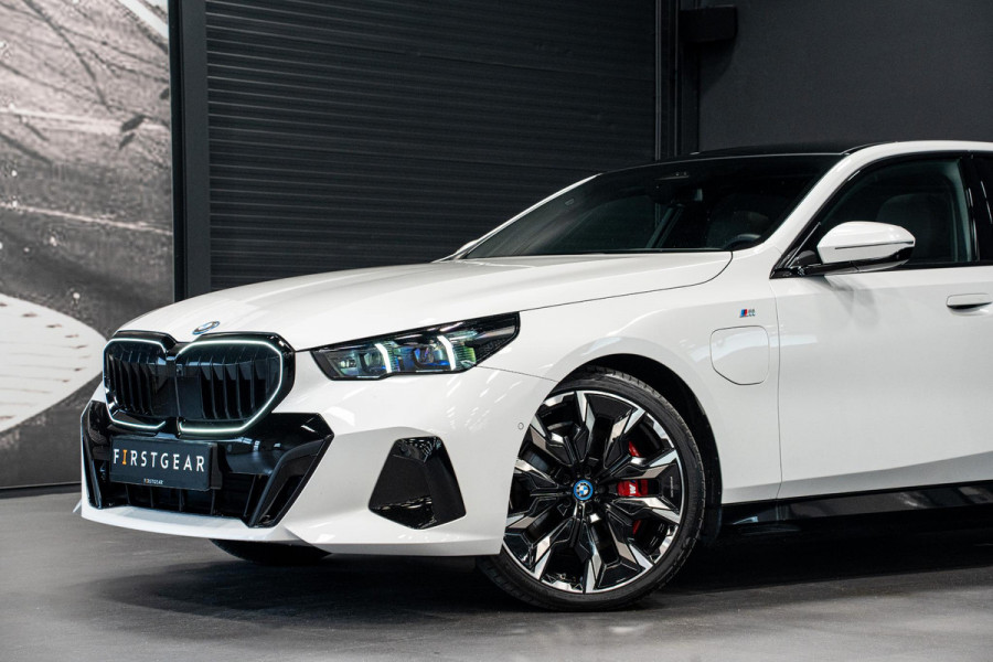BMW 5 Serie 550e xDrive *M-Sport Pro / Bowers & Wilkins / Panorama / Stoelventilatie / HUD / Surround-view / Keyless*
