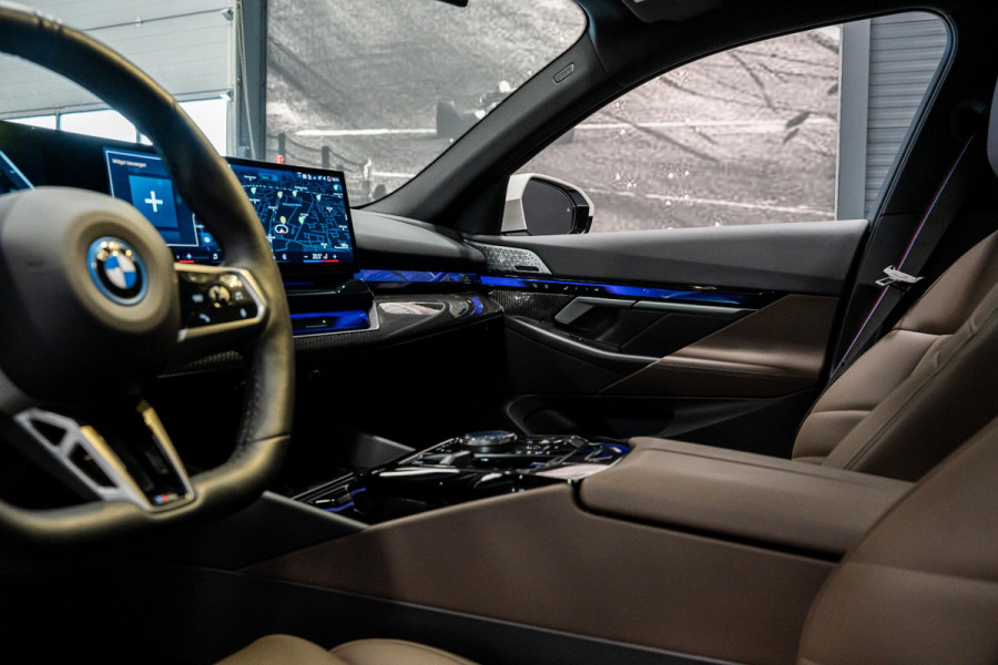 BMW 5 Serie 550e xDrive *M-Sport Pro / Bowers & Wilkins / Panorama / Stoelventilatie / HUD / Surround-view / Keyless*