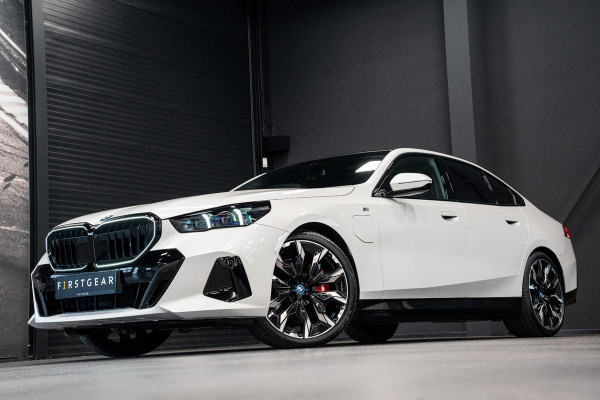 BMW 5 Serie 550e xDrive *M-Sport Pro / Bowers & Wilkins / Panorama / Stoelventilatie / HUD / Surround-view / Keyless*