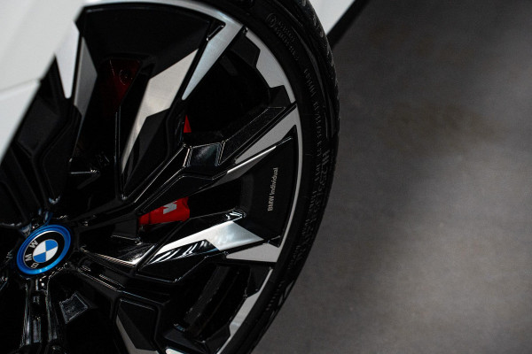 BMW 5 Serie 550e xDrive *M-Sport Pro / Bowers & Wilkins / Panorama / Stoelventilatie / HUD / Surround-view / Keyless*