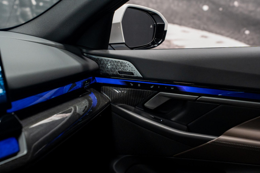 BMW 5 Serie 550e xDrive *M-Sport Pro / Bowers & Wilkins / Panorama / Stoelventilatie / HUD / Surround-view / Keyless*