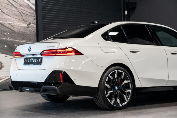 BMW 5 Serie 550e xDrive *M-Sport Pro / Bowers & Wilkins / Panorama / Stoelventilatie / HUD / Surround-view / Keyless*