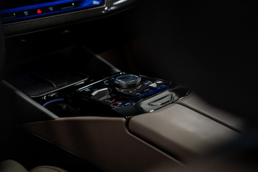 BMW 5 Serie 550e xDrive *M-Sport Pro / Bowers & Wilkins / Panorama / Stoelventilatie / HUD / Surround-view / Keyless*