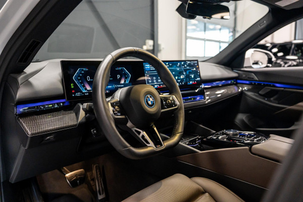 BMW 5 Serie 550e xDrive *M-Sport Pro / Bowers & Wilkins / Panorama / Stoelventilatie / HUD / Surround-view / Keyless*