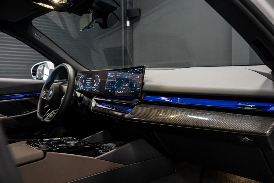 BMW 5 Serie 550e xDrive *M-Sport Pro / Bowers & Wilkins / Panorama / Stoelventilatie / HUD / Surround-view / Keyless*