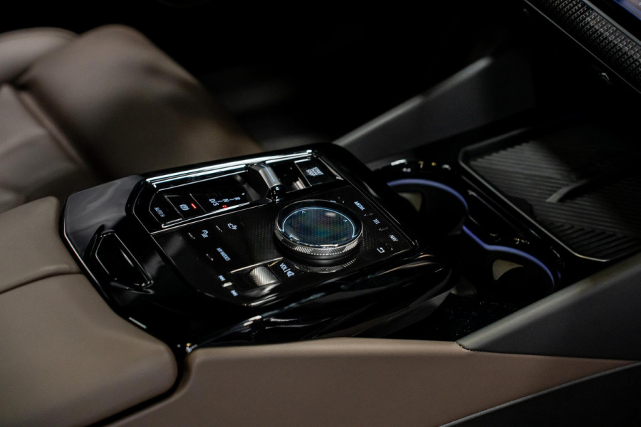 BMW 5 Serie 550e xDrive *M-Sport Pro / Bowers & Wilkins / Panorama / Stoelventilatie / HUD / Surround-view / Keyless*