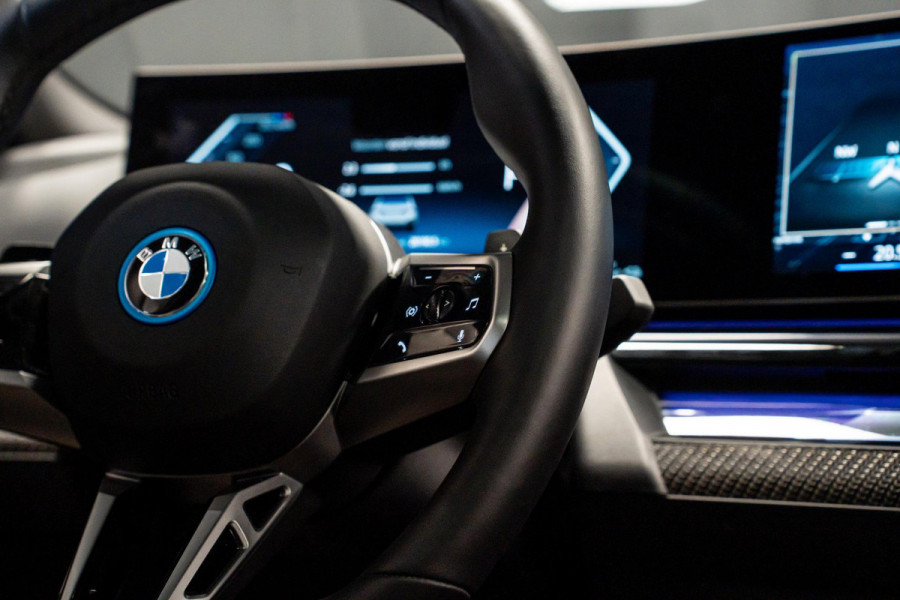 BMW 5 Serie 550e xDrive *M-Sport Pro / Bowers & Wilkins / Panorama / Stoelventilatie / HUD / Surround-view / Keyless*