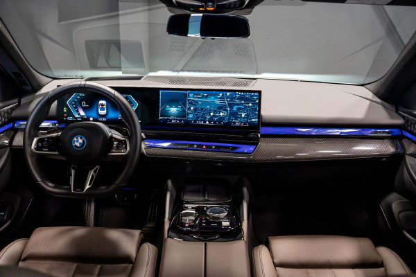 BMW 5 Serie 550e xDrive *M-Sport Pro / Bowers & Wilkins / Panorama / Stoelventilatie / HUD / Surround-view / Keyless*