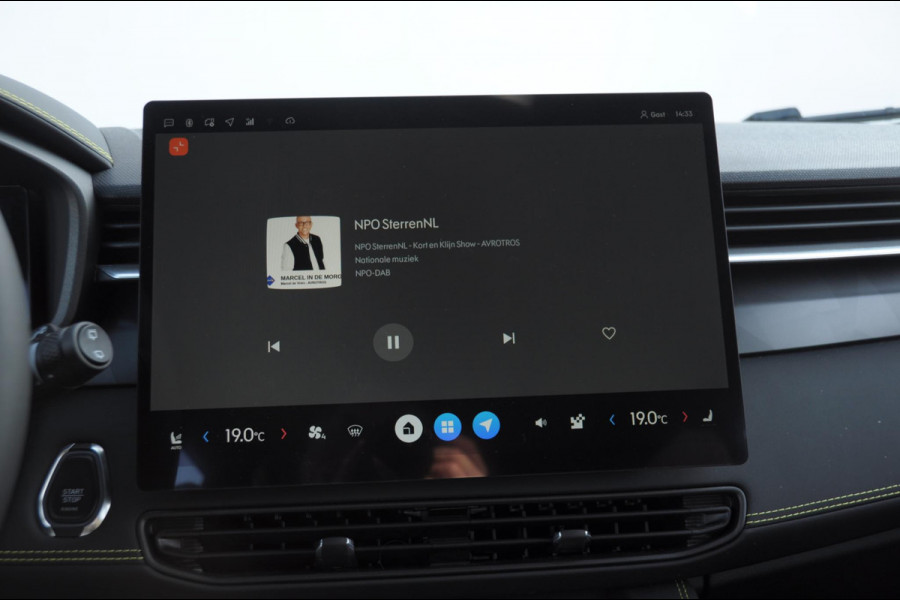 Lynk & Co 01 276PK Automaat Core / Adaptieve cruise control / Stoel - en stuurwielverarming / Parkeersensoren met camera / Apple carplay / Trekhaak / Metallic lak / 19" lichtmetalen velgen