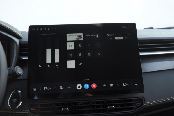 Lynk & Co 01 276PK Automaat Core / Adaptieve cruise control / Stoel - en stuurwielverarming / Parkeersensoren met camera / Apple carplay / Trekhaak / Metallic lak / 19" lichtmetalen velgen
