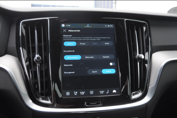 Volvo V60 T6 350PK Automaat AWD Plus Dark / Adaptive cruise control / Elektrische stoelen / Harman Kardon audio / Trekhaak / Pilot assist / BLIS / Stoel en stuur verwarming / Elektrische achterklep / Parkeersensoren met 360 camera / Google infotainment