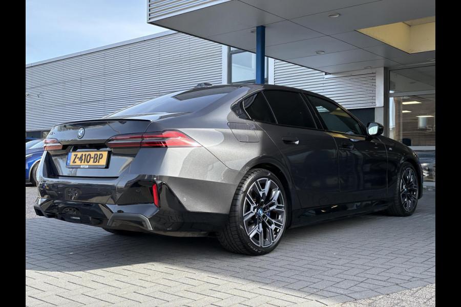 BMW i5 eDrive40 84 kWh | VOL! | Panoramadak | H&K Audio | M Pakket | Stoel- Ventilatie & Verwarming | Memory Seats |