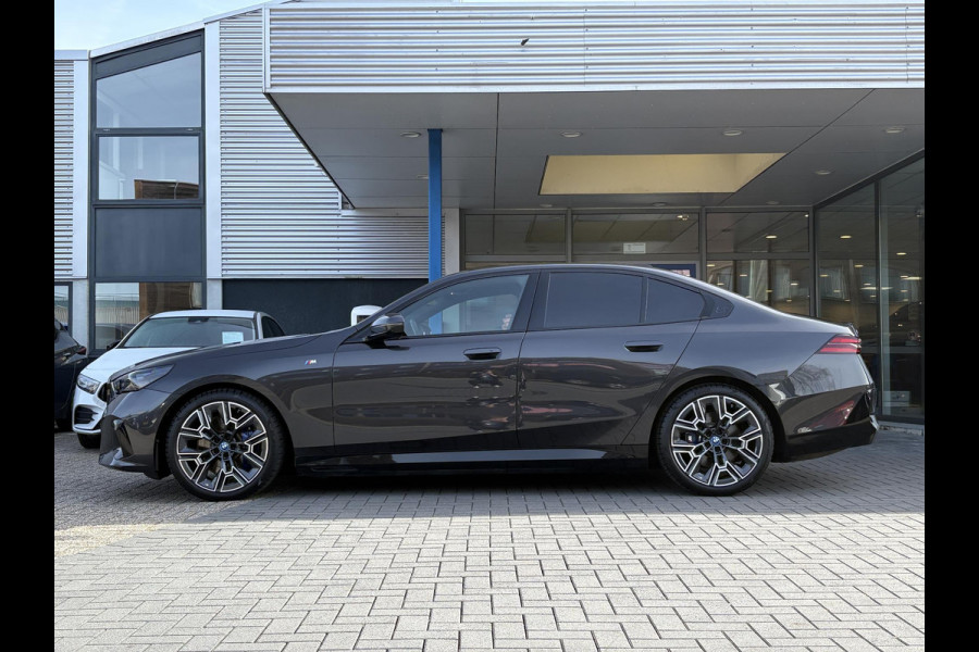 BMW i5 eDrive40 84 kWh | VOL! | Panoramadak | H&K Audio | M Pakket | Stoel- Ventilatie & Verwarming | Memory Seats |