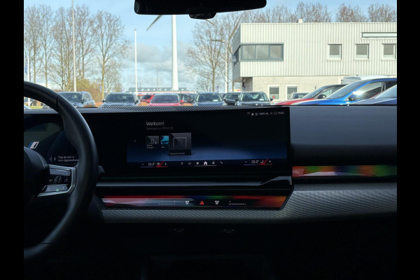 BMW i5 eDrive40 84 kWh | VOL! | Panoramadak | H&K Audio | M Pakket | Stoel- Ventilatie & Verwarming | Memory Seats |