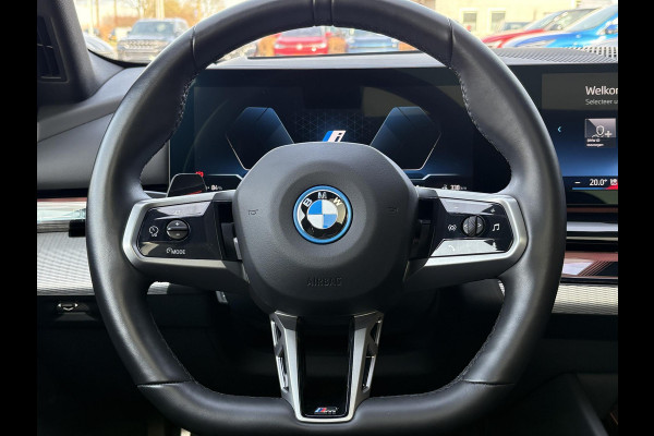 BMW i5 eDrive40 84 kWh | VOL! | Panoramadak | H&K Audio | M Pakket | Stoel- Ventilatie & Verwarming | Memory Seats |