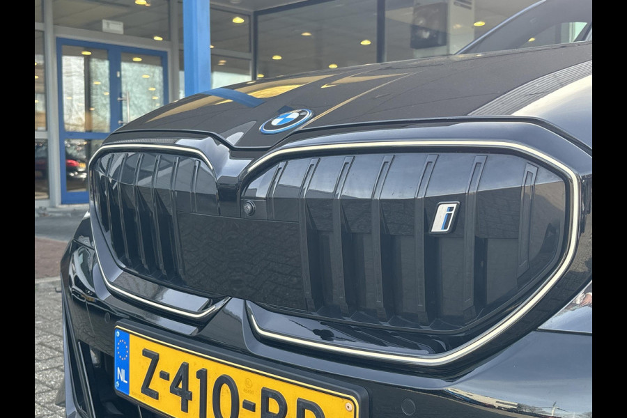 BMW i5 eDrive40 84 kWh | VOL! | Panoramadak | H&K Audio | M Pakket | Stoel- Ventilatie & Verwarming | Memory Seats |