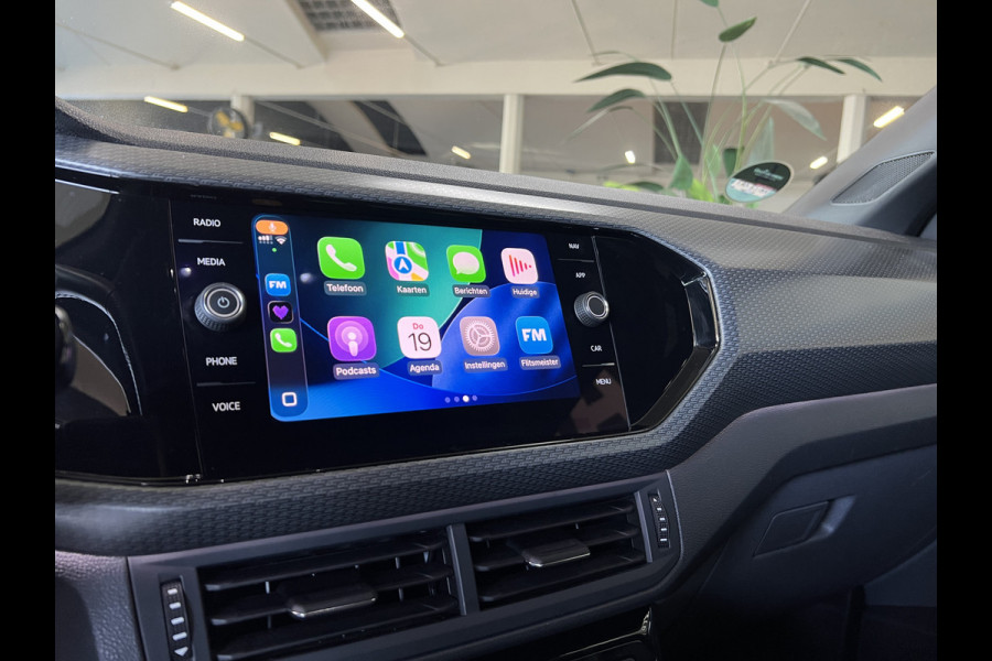 Volkswagen T-Cross 1.0 TSI 115pk R-Line | Carplay | 18" | Camara | Stoelverwarming | LED | Digitaal Display | 100% Dealer Onderhouden!