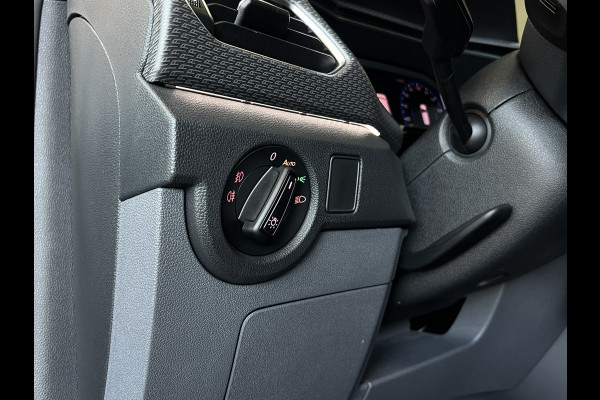 Volkswagen T-Cross 1.0 TSI 115pk R-Line | Carplay | 18" | Camara | Stoelverwarming | LED | Digitaal Display | 100% Dealer Onderhouden!