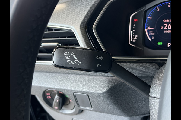 Volkswagen T-Cross 1.0 TSI 115pk R-Line | Carplay | 18" | Camara | Stoelverwarming | LED | Digitaal Display | 100% Dealer Onderhouden!