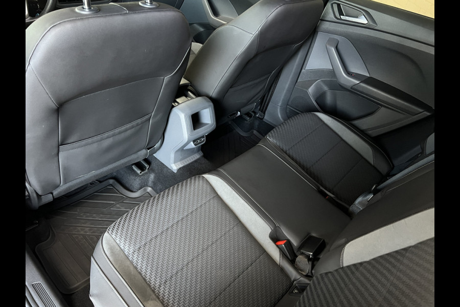 Volkswagen T-Cross 1.0 TSI 115pk R-Line | Carplay | 18" | Camara | Stoelverwarming | LED | Digitaal Display | 100% Dealer Onderhouden!