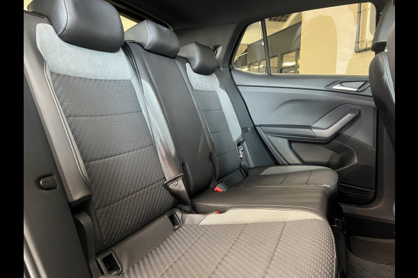 Volkswagen T-Cross 1.0 TSI 115pk R-Line | Carplay | 18" | Camara | Stoelverwarming | LED | Digitaal Display | 100% Dealer Onderhouden!