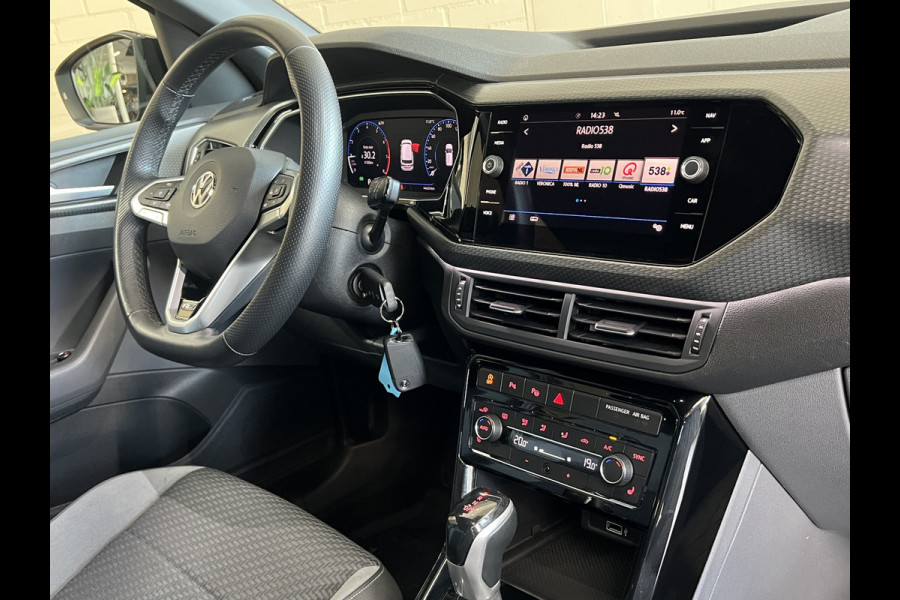 Volkswagen T-Cross 1.0 TSI 115pk R-Line | Carplay | 18" | Camara | Stoelverwarming | LED | Digitaal Display | 100% Dealer Onderhouden!