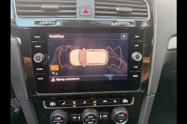 Volkswagen Golf 1.5 TSI Highline 7.5 DSG Join Stoelverw Clima Parkpilot Xenon Front assist Navigatie