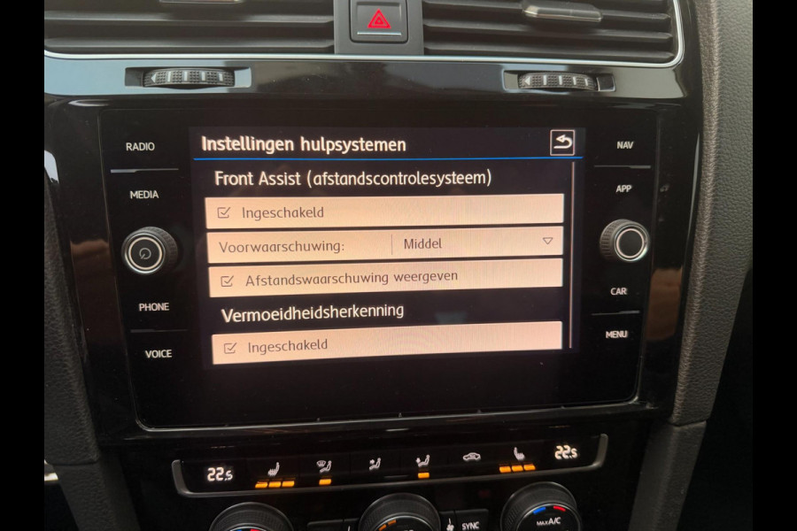 Volkswagen Golf 1.5 TSI Highline 7.5 DSG Join Stoelverw Clima Parkpilot Xenon Front assist Navigatie