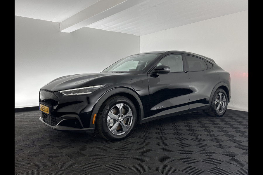 Ford Mustang Mach-E RWD 75 kWh [ 3-Fase-11kW] {SOH-89%} (INCL.BTW) *LEATHER | FULL-LED | DAB | DIGI-COCKPIT | KEYLESS | NAVI-FULLMAP | CARPLAY | HEATED-COMFORTSEATS | TOPVIEW | ADAPTIVE-CRUISE | PRIVACY-GLASS | 18'' ALU*