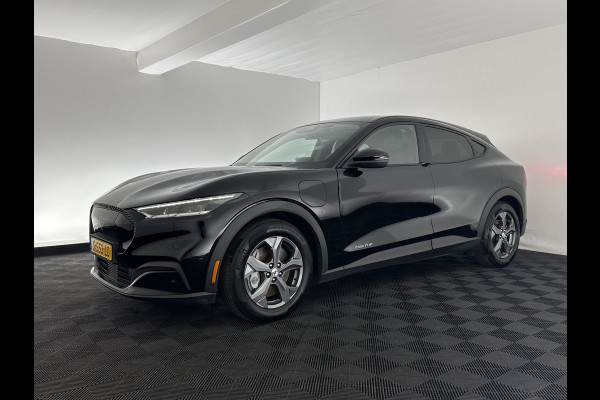 Ford Mustang Mach-E RWD 75 kWh [ 3-Fase-11kW] {SOH-89%} (INCL.BTW) *LEATHER | FULL-LED | DAB | DIGI-COCKPIT | KEYLESS | NAVI-FULLMAP | CARPLAY | HEATED-COMFORTSEATS | TOPVIEW | ADAPTIVE-CRUISE | PRIVACY-GLASS | 18'' ALU*
