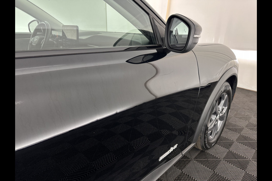 Ford Mustang Mach-E RWD 75 kWh [ 3-Fase-11kW] {SOH-89%} (INCL.BTW) *LEATHER | FULL-LED | DAB | DIGI-COCKPIT | KEYLESS | NAVI-FULLMAP | CARPLAY | HEATED-COMFORTSEATS | TOPVIEW | ADAPTIVE-CRUISE | PRIVACY-GLASS | 18'' ALU*