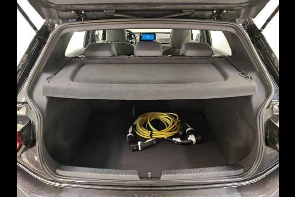 Volkswagen ID.3 Pro 58 kWh Airco ECC Navi Carplay Stoel/Stuurwielverwarming 18" LM Velgen PDC VA