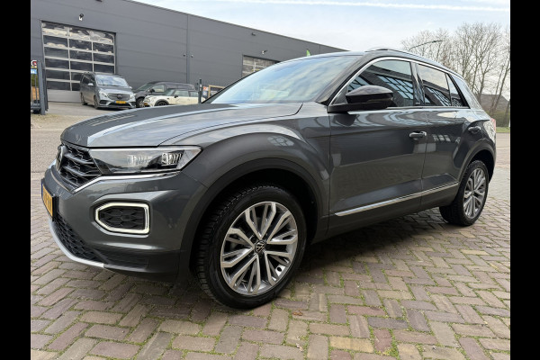Volkswagen T-Roc 1.5 TSI Sport Business R / Automaat / 150 PK / NAVI + Camera / Clima / Stoelverwarming / Apple Car-Play-Android