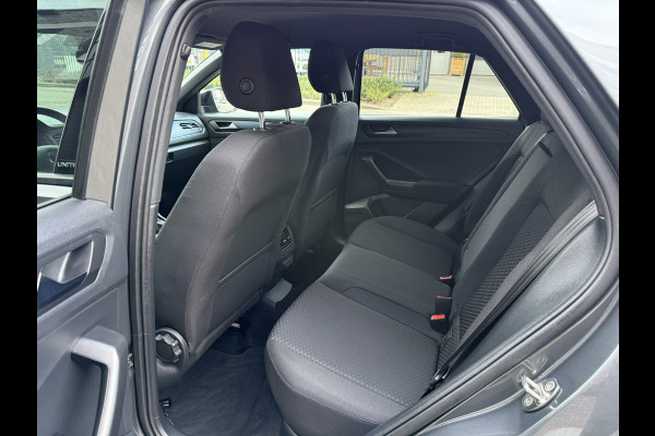 Volkswagen T-Roc 1.5 TSI Sport Business R / Automaat / 150 PK / NAVI + Camera / Clima / Stoelverwarming / Apple Car-Play-Android