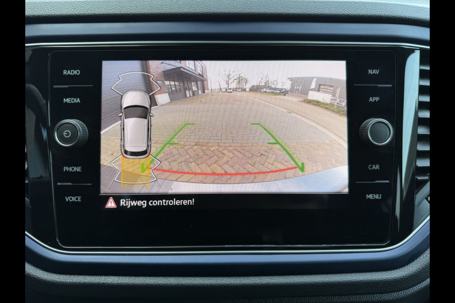 Volkswagen T-Roc 1.5 TSI Sport Business R / Automaat / 150 PK / NAVI + Camera / Clima / Stoelverwarming / Apple Car-Play-Android