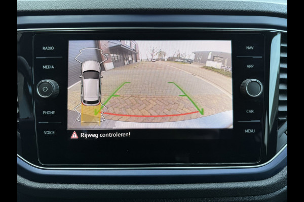 Volkswagen T-Roc 1.5 TSI Sport Business R / Automaat / 150 PK / NAVI + Camera / Clima / Stoelverwarming / Apple Car-Play-Android