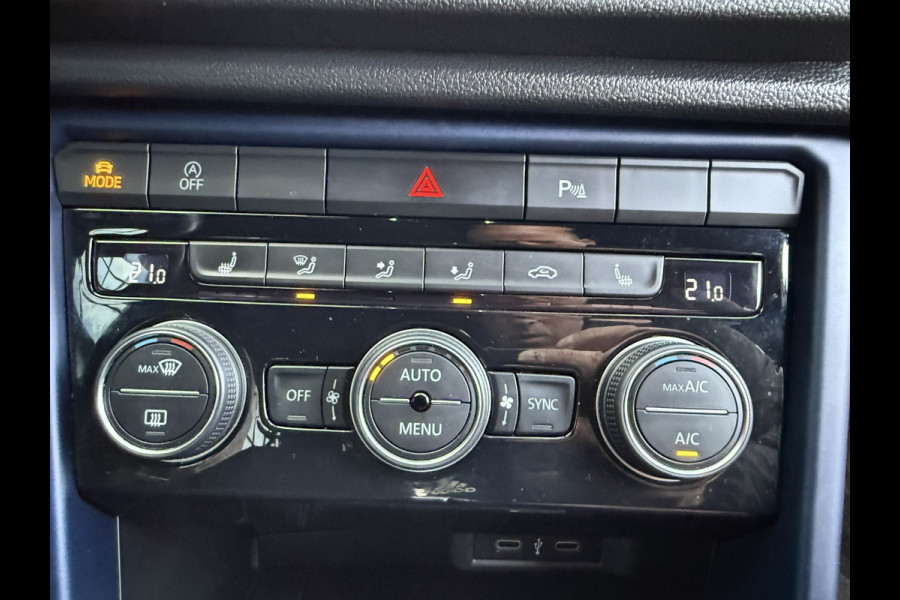 Volkswagen T-Roc 1.5 TSI Sport Business R / Automaat / 150 PK / NAVI + Camera / Clima / Stoelverwarming / Apple Car-Play-Android