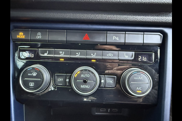 Volkswagen T-Roc 1.5 TSI Sport Business R / Automaat / 150 PK / NAVI + Camera / Clima / Stoelverwarming / Apple Car-Play-Android