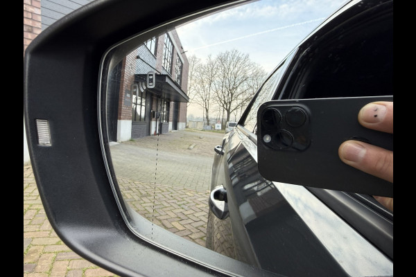 Volkswagen T-Roc 1.5 TSI Sport Business R / Automaat / 150 PK / NAVI + Camera / Clima / Stoelverwarming / Apple Car-Play-Android