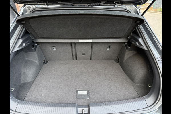 Volkswagen T-Roc 1.5 TSI Sport Business R / Automaat / 150 PK / NAVI + Camera / Clima / Stoelverwarming / Apple Car-Play-Android